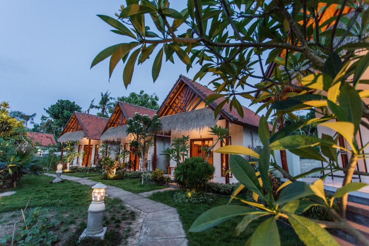 Camar Cottage & Hostel Toyapakeh Bagian luar foto
