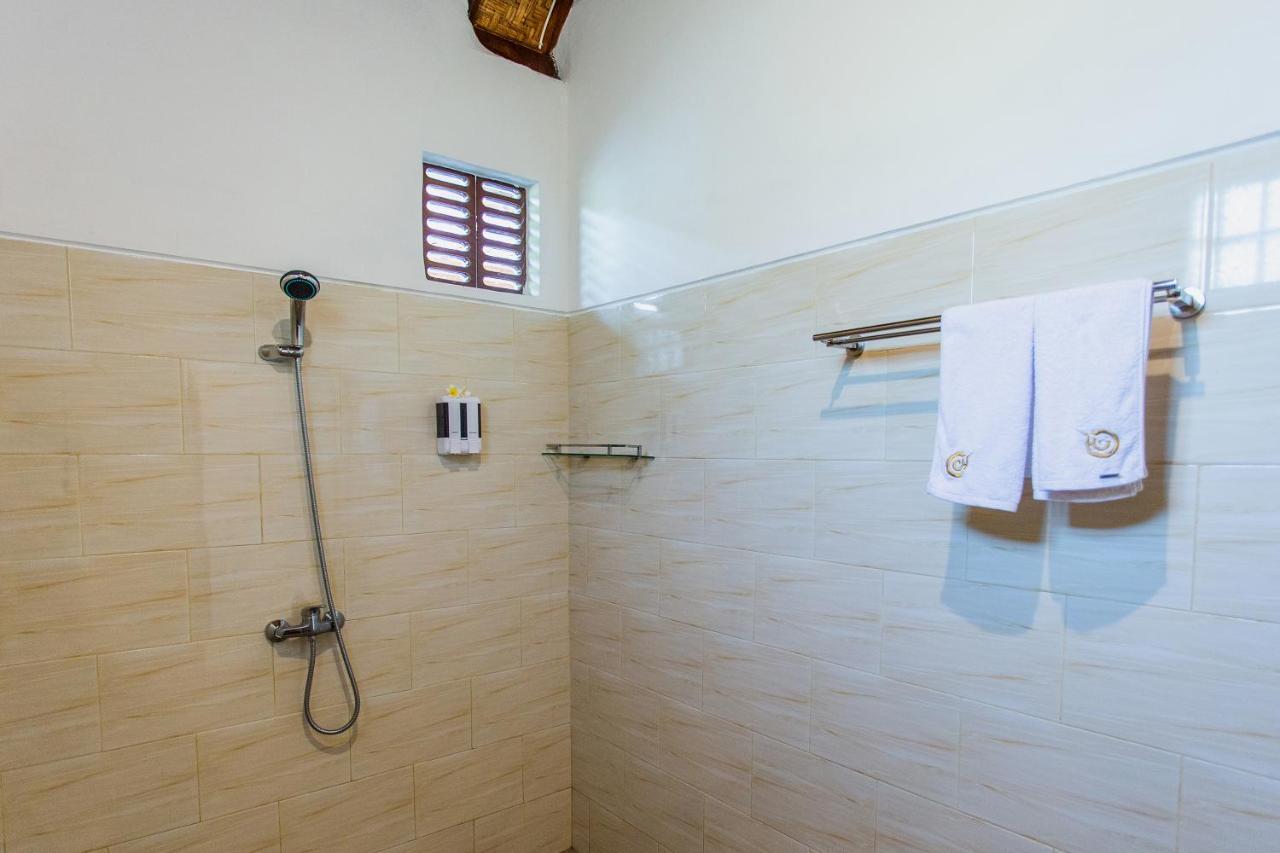 Camar Cottage & Hostel Toyapakeh Bagian luar foto